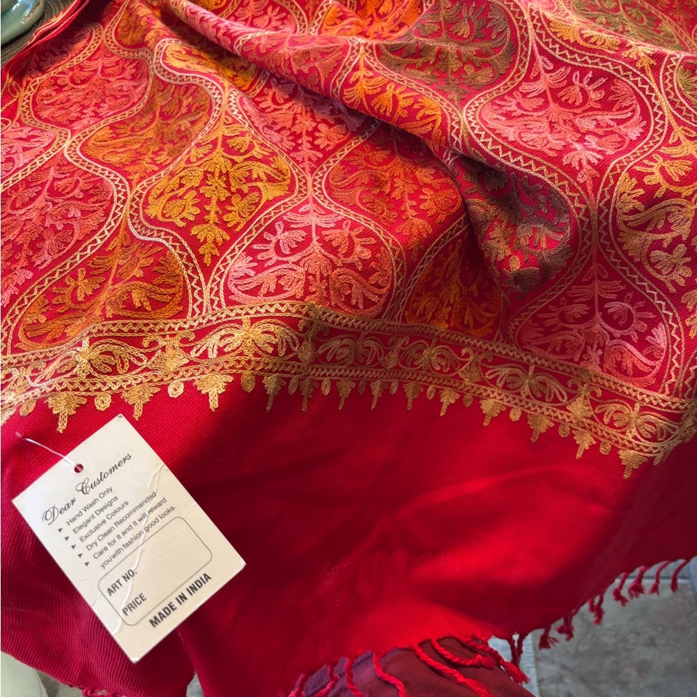 Red, Gold , and pink Patterned Scarf Kashmiri shawl NWT 100cm x 200cm - Picture 6 of 9